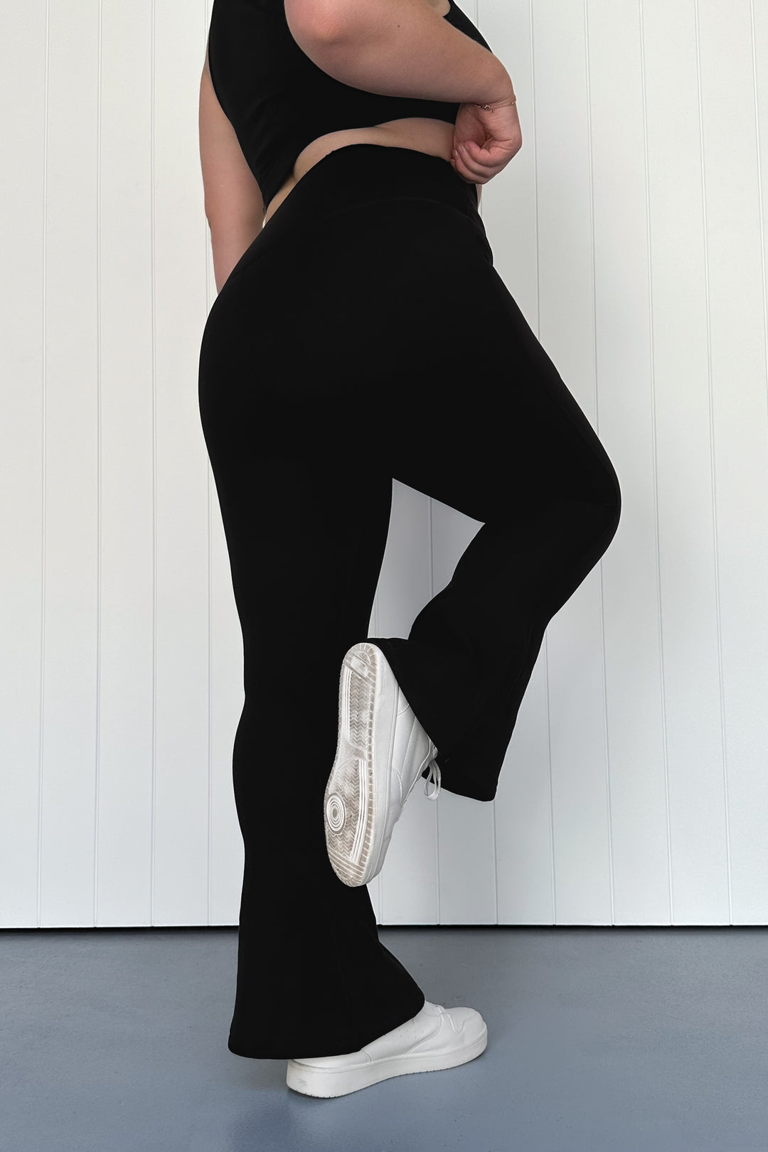Black - Fleece - Regular Flarey Leggings - Pockets