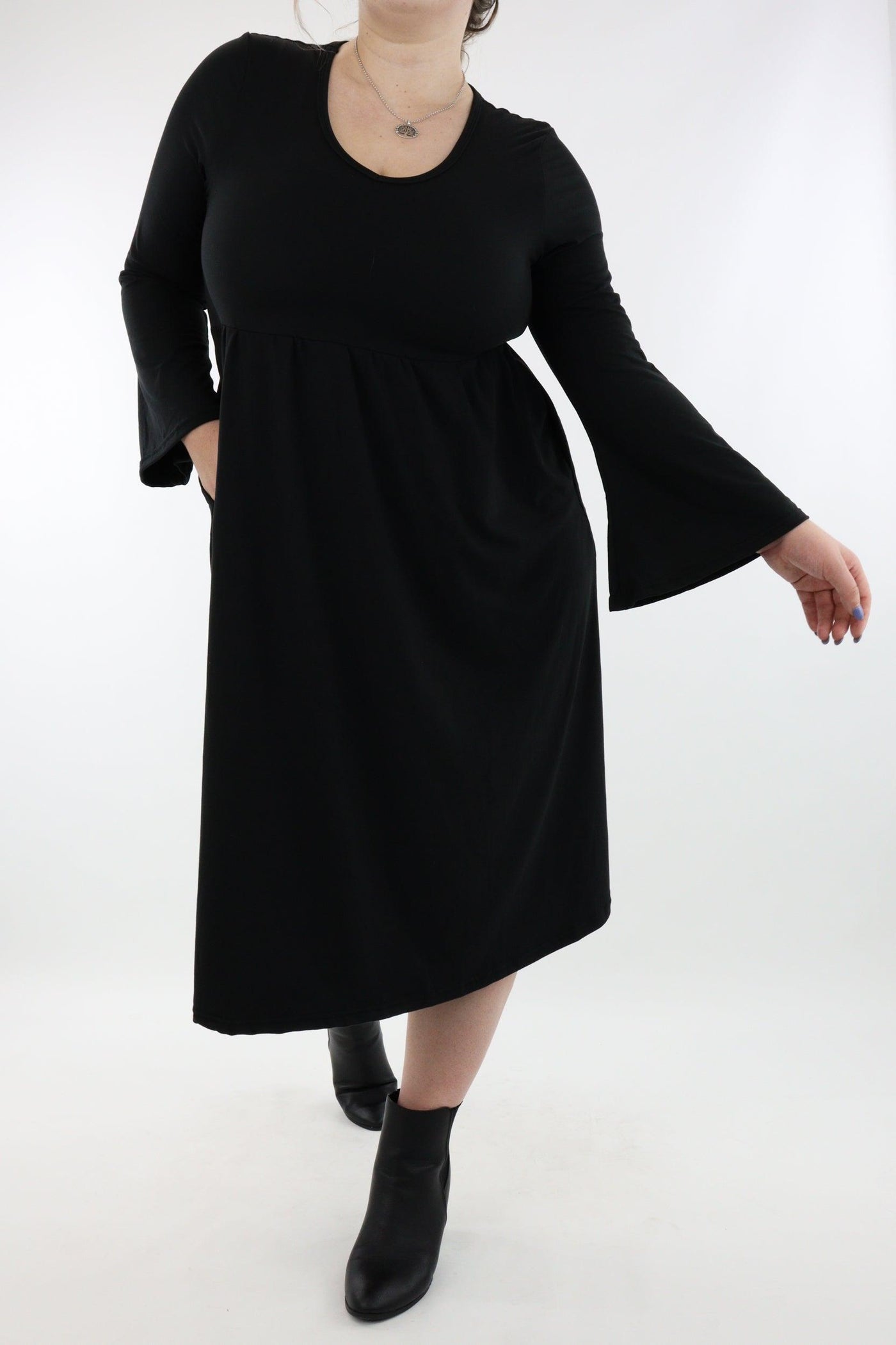Black - Midi Length Dress - Bell Sleeve - Pockets - Pawlie