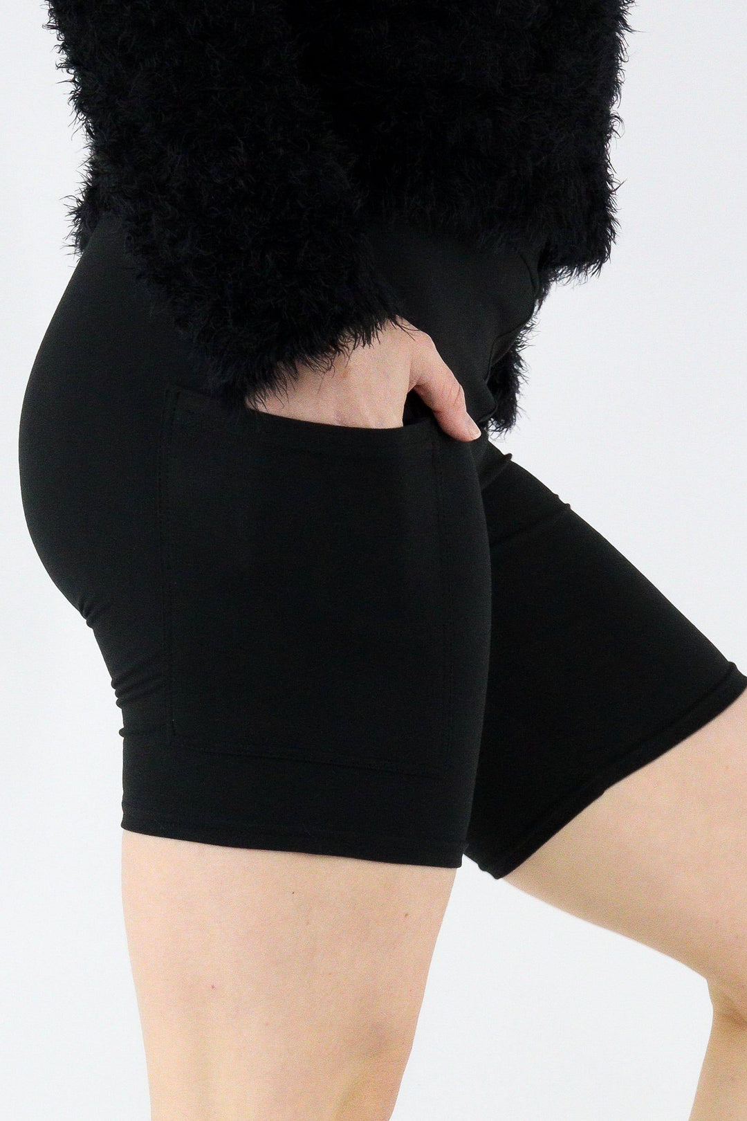 Plain Black Pockets - Casual Mid Shorts Casual Shorts - Pockets Pawlie