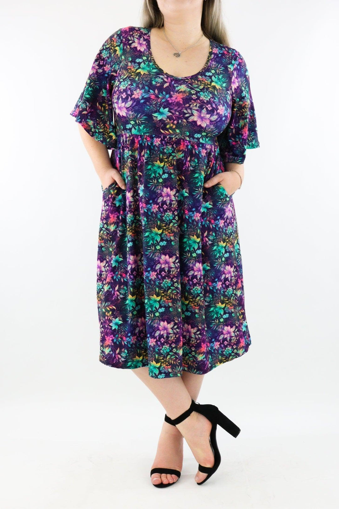 Little Flowers - Midi Length Dress - Mid Sleeve - Pockets