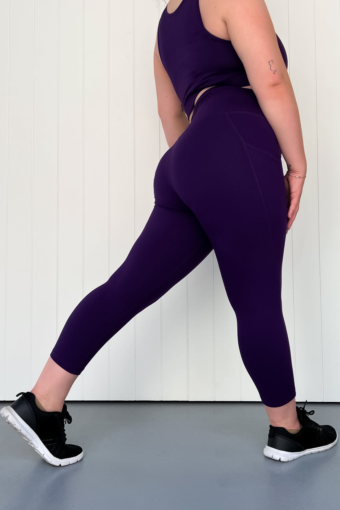 Indigo - Leg Pockets - Capri Leggings - Hybrid 2.0