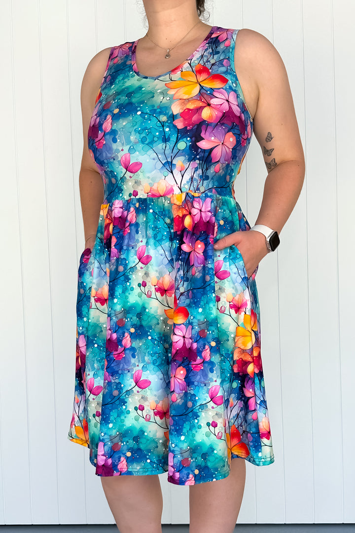 Petal Waters - Sleeveless Knee Length Dress - Side Pockets