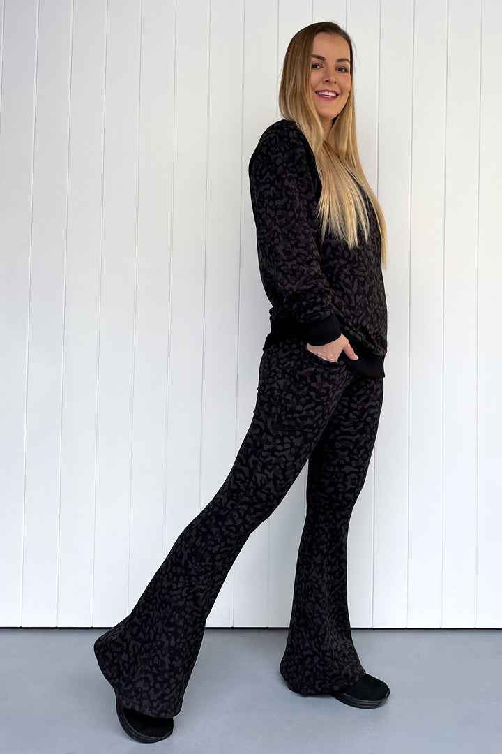 Black Panther - Fleece - Long Flarey Leggings - Pockets