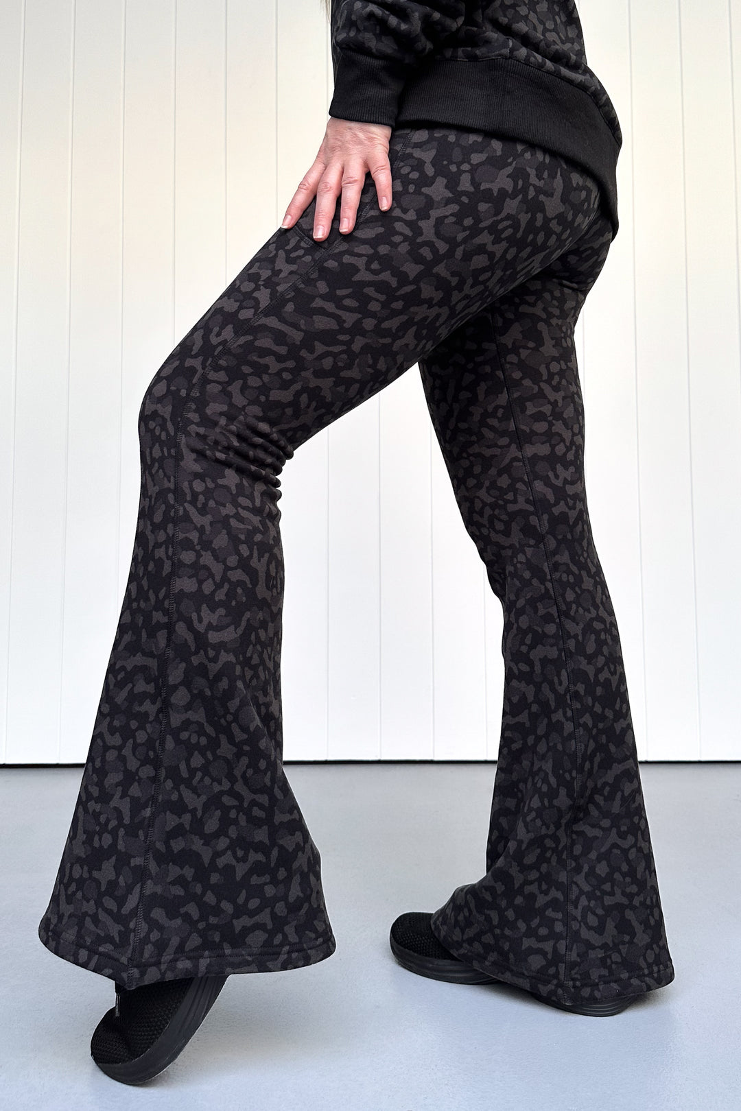 Black Panther - Fleece - Long Flarey Leggings - Pockets