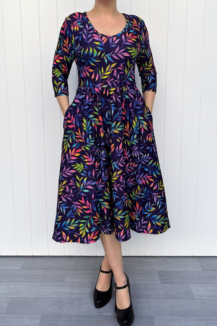 Glow Vine - Midi Dress - 3/4 Sleeve - Pockets