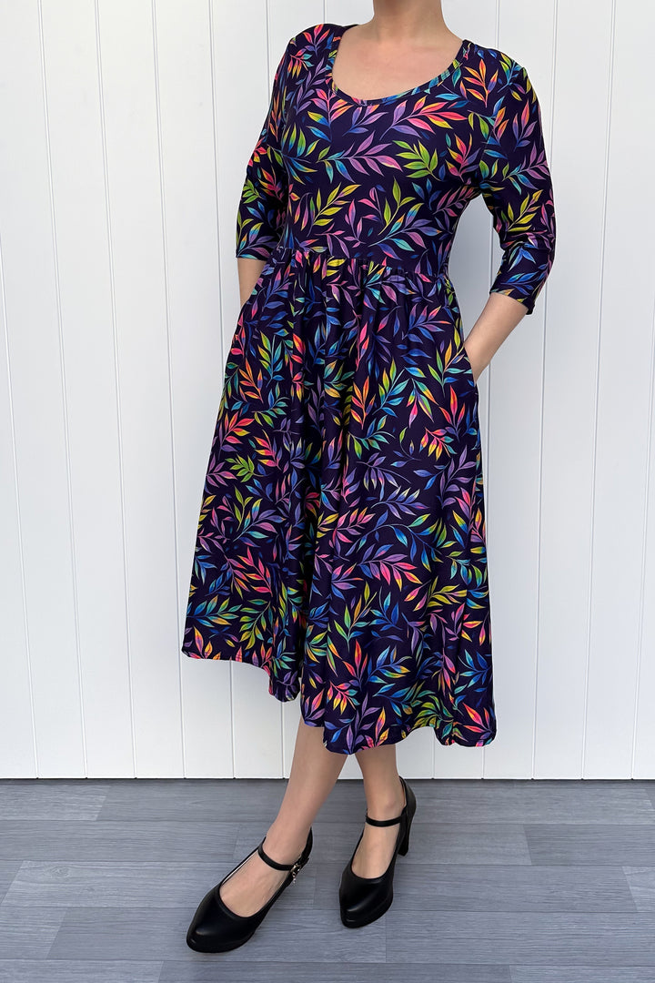 Glow Vine - Midi Dress - 3/4 Sleeve - Pockets