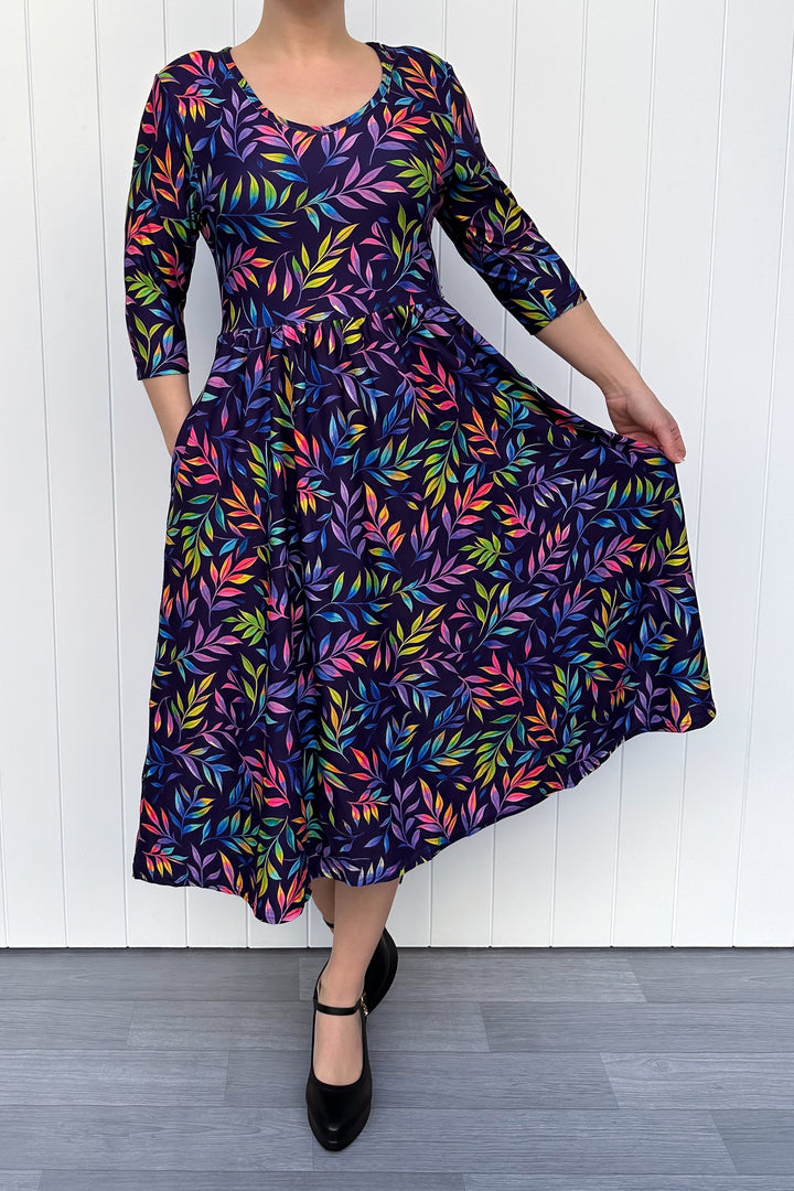 Glow Vine - Midi Dress - 3/4 Sleeve - Pockets