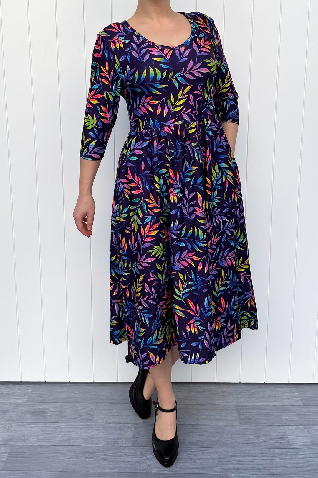 Glow Vine - Midi Dress - 3/4 Sleeve - Pockets