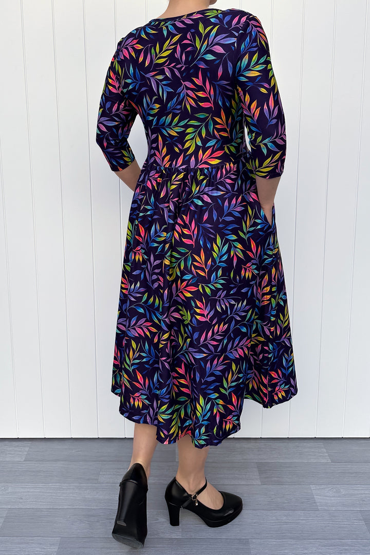 Glow Vine - Midi Dress - 3/4 Sleeve - Pockets