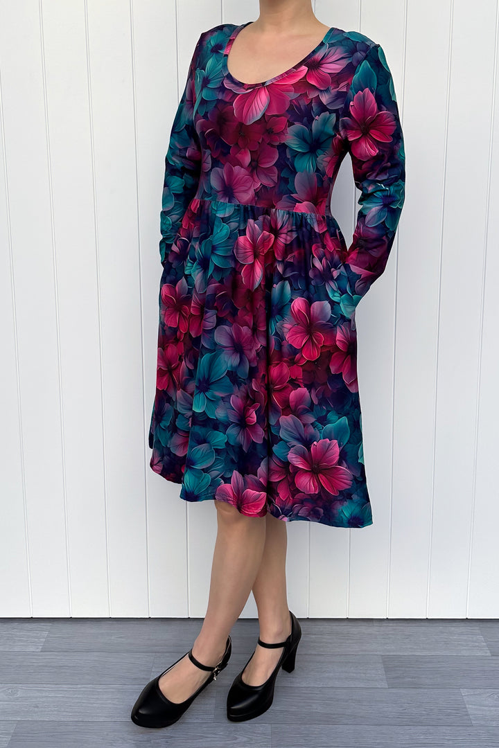 Bloom Lust - Knee Dress - Long Sleeve - Pockets