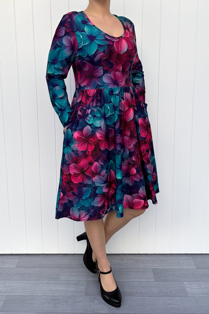 Bloom Lust - Knee Dress - Long Sleeve - Pockets