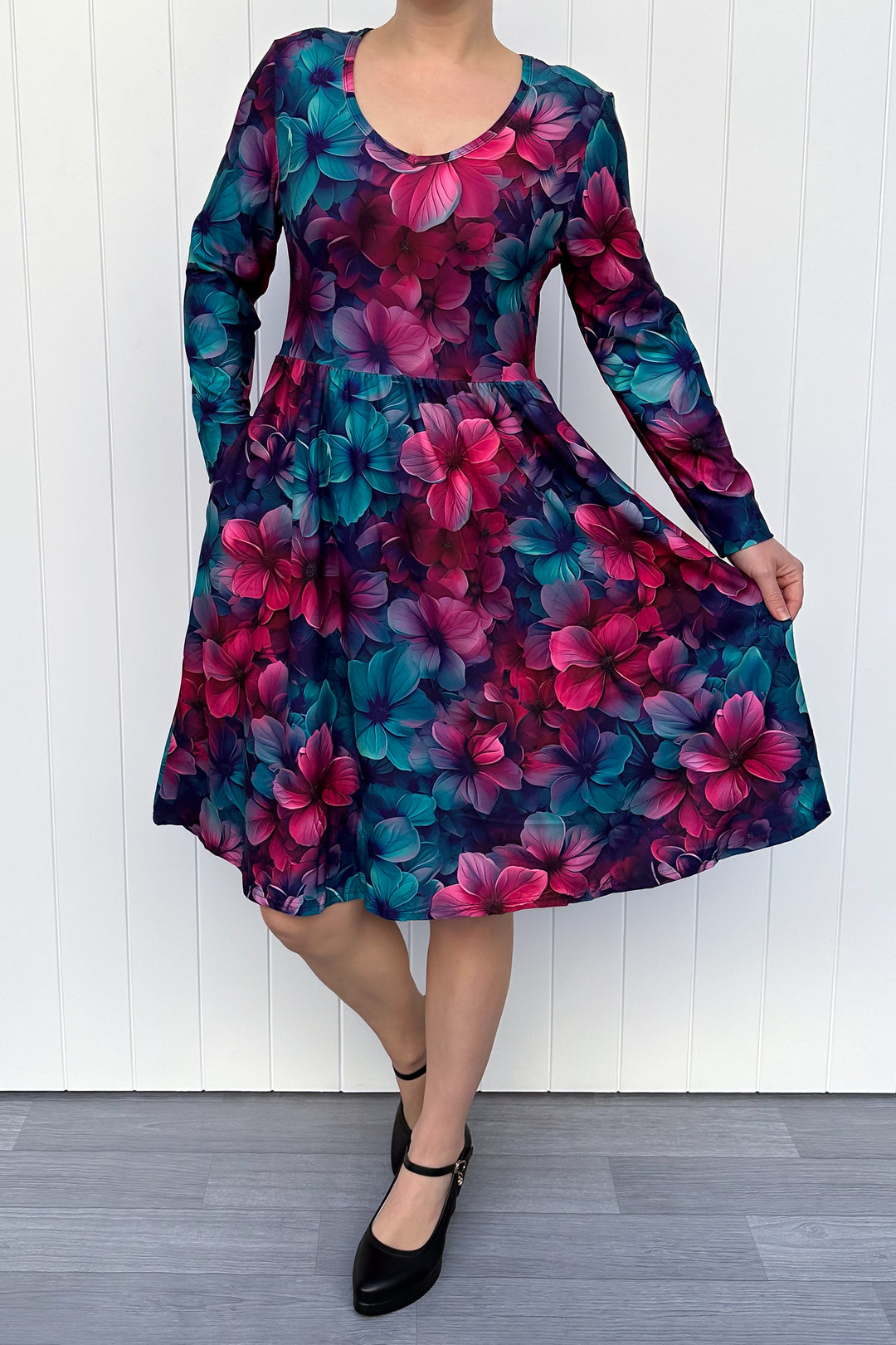 Bloom Lust - Knee Dress - Long Sleeve - Pockets