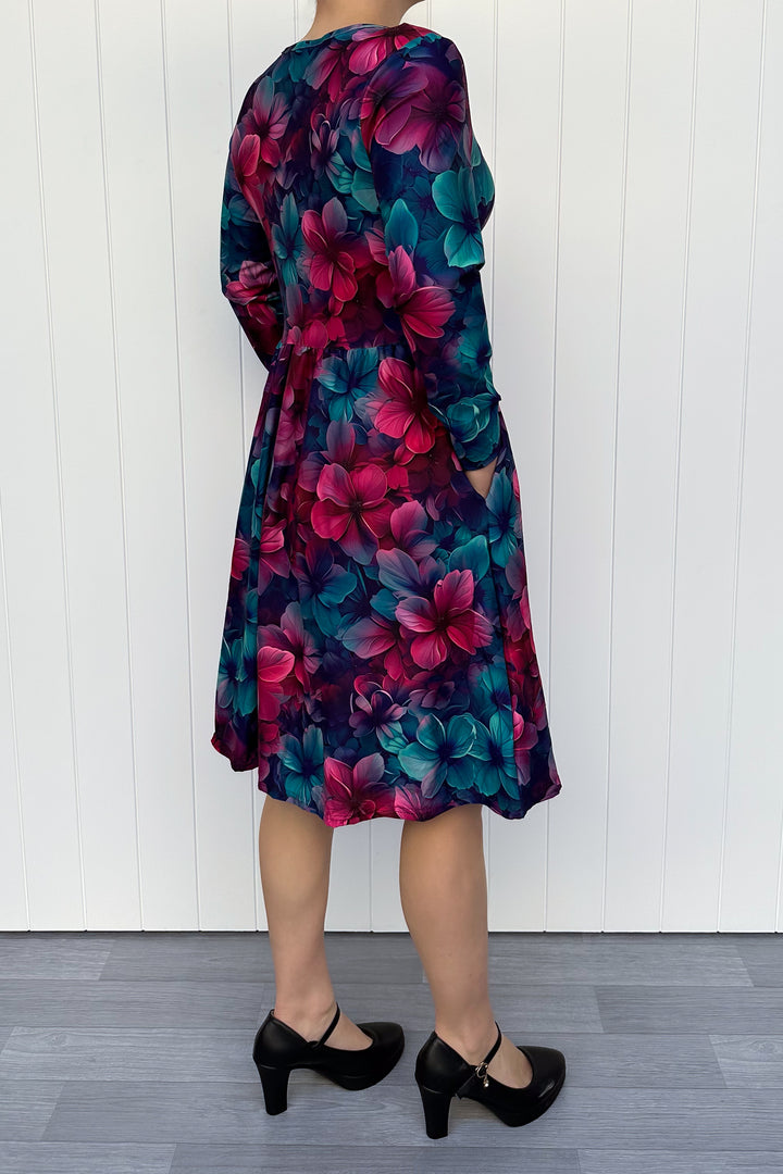 Bloom Lust - Knee Dress - Long Sleeve - Pockets