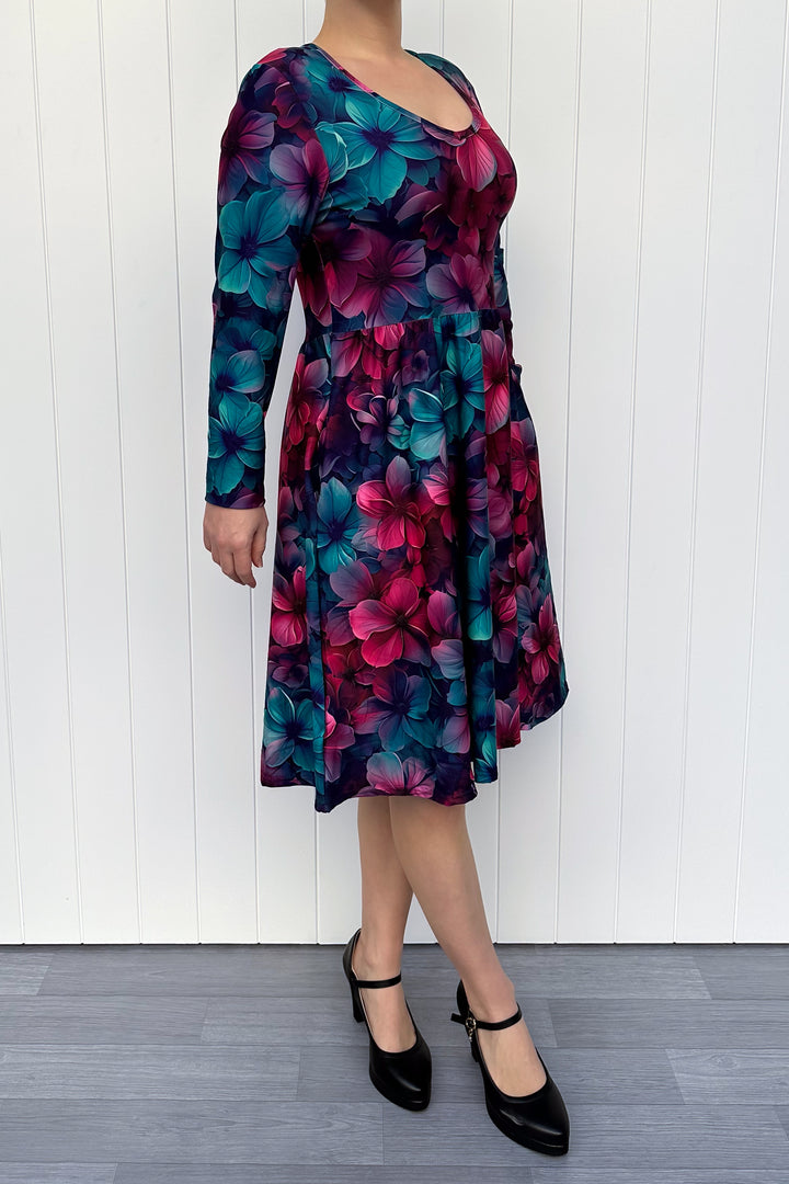 Bloom Lust - Knee Dress - Long Sleeve - Pockets