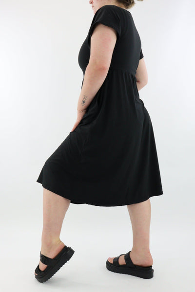 Black - A-Line Dress - Midi Length - Side Pockets - Pawlie