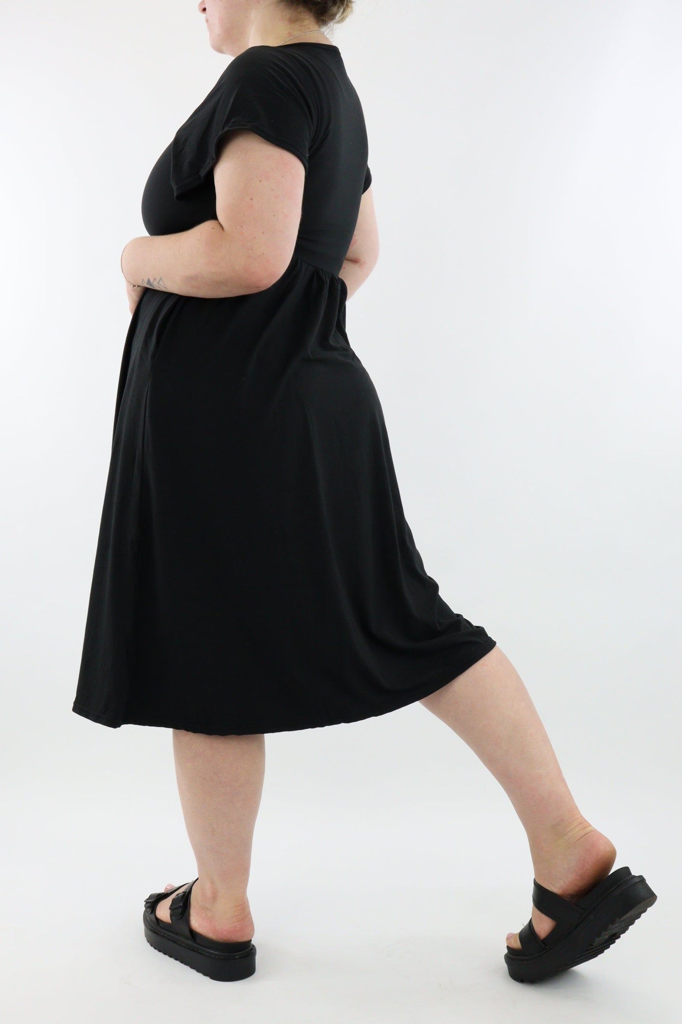Black - A-Line Dress - Midi Length - Side Pockets - Pawlie