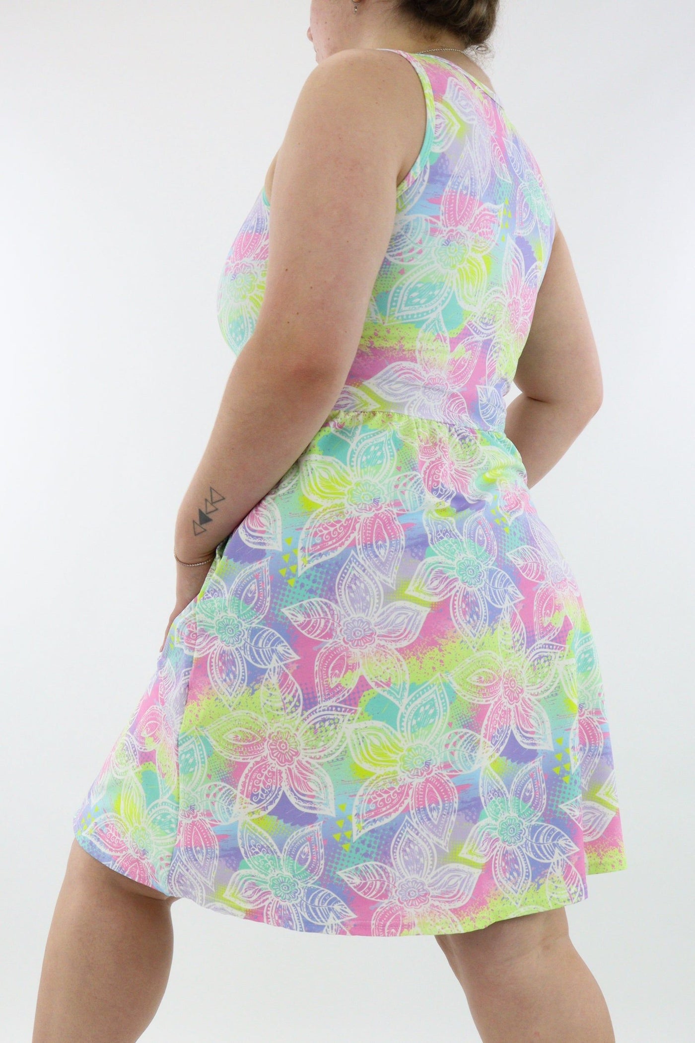 Freedom Flower - Sleeveless Skater Dress - Knee Length - Side Pockets - Pawlie