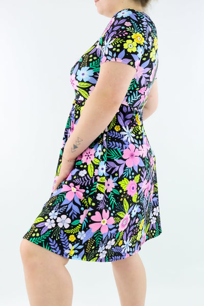 Pinky Flowers - Short Sleeve Skater Dress - Knee Length - Side Pockets - Pawlie