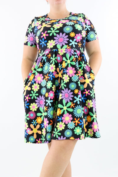 Flower Power - Short Sleeve Skater Dress - Knee Length - Side Pockets - Pawlie