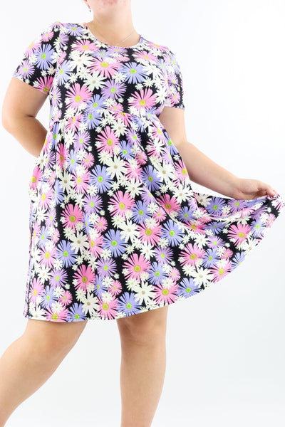Darling Daisy - Short Sleeve Skater Dress - Knee Length - Side Pockets