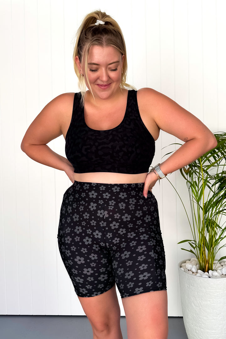 Black Daisy Confetti - Casual - Mid Shorts - Pockets