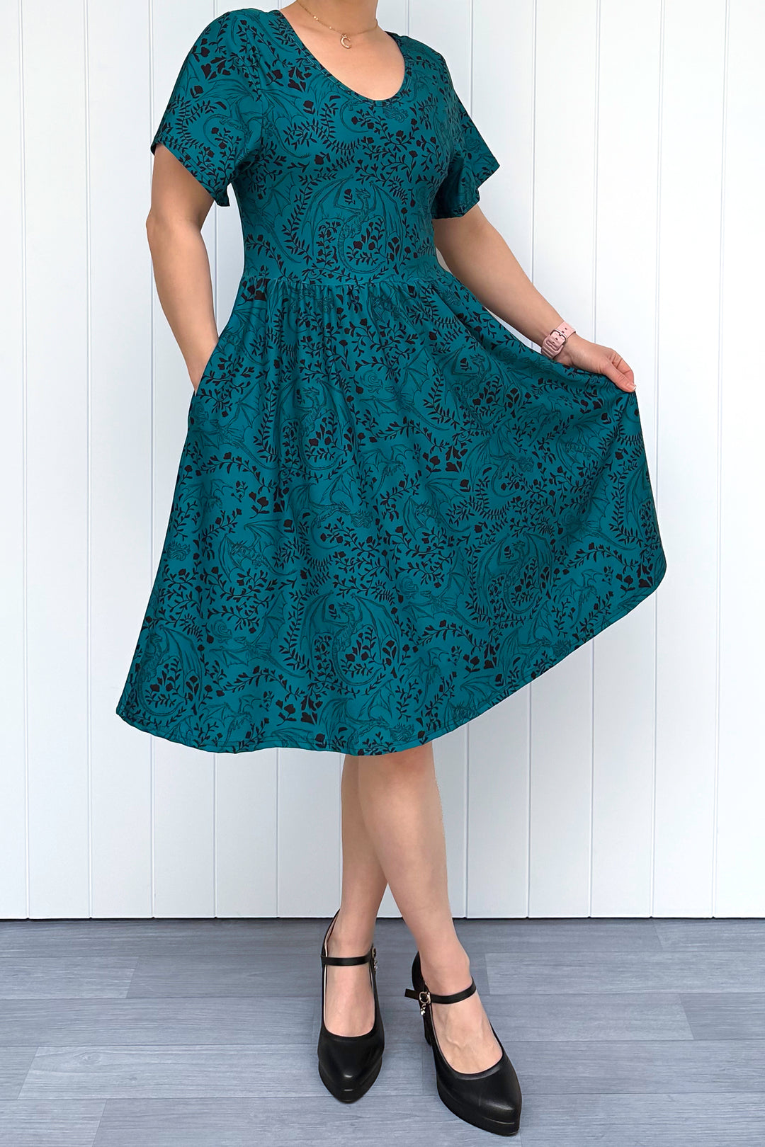 Dragon Oasis - Knee Length Dress - Flutter Sleeve - Pockets