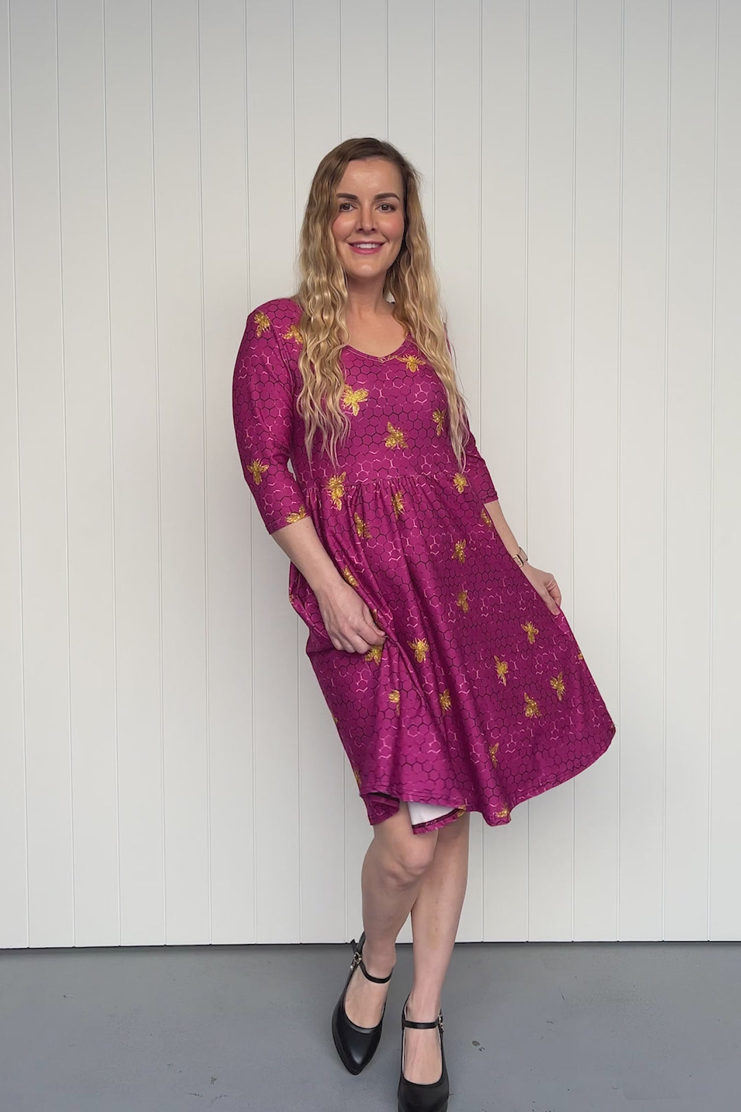 Golden Bee - 3/4 Sleeve - Knee Length Dress - Pockets
