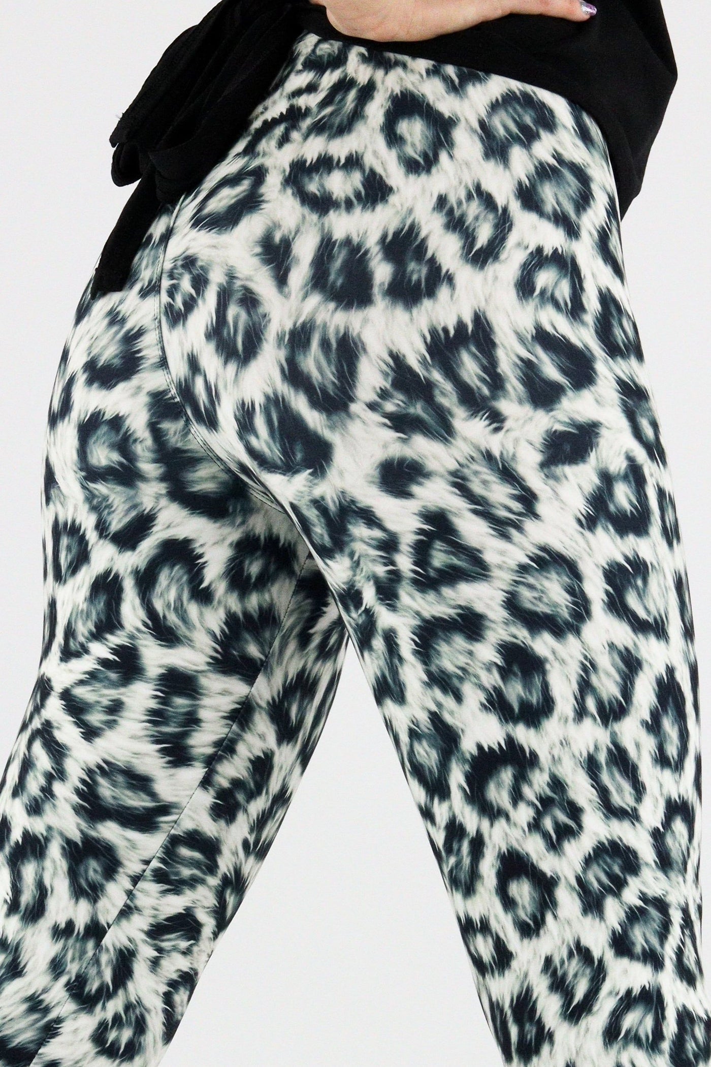Snow Leopard Fur - Casual Capri Leggings Casual Capri Leggings Pawlie   
