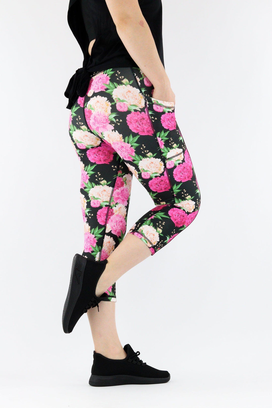Pretty Peonies Hybrid 1.0 Leg Pockets Capri Leggings Pawlie